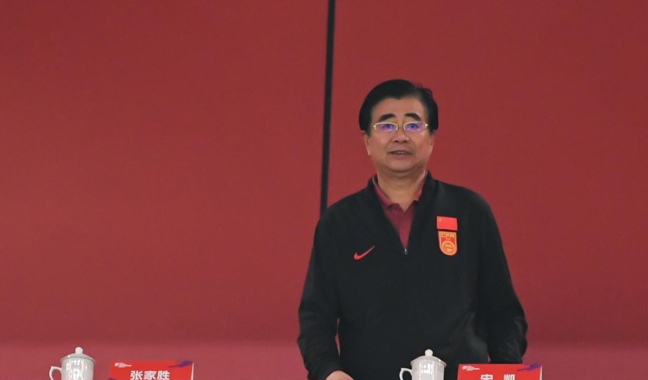 CCTV5直播！中国队冲2连胜，宋凯督战，胡荷韬放狠话，目标10-0