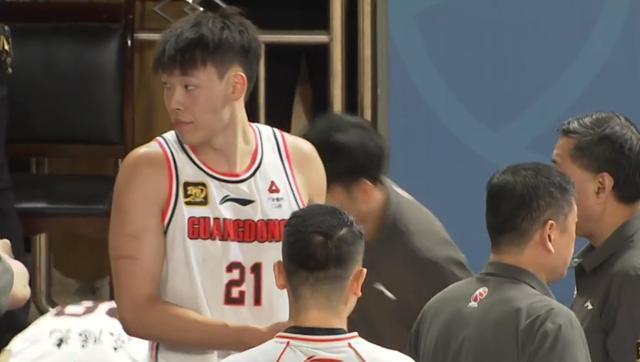 扶正张昊+崔永熙让位？广东队正式重建锋线群，保送杜锋进总决赛