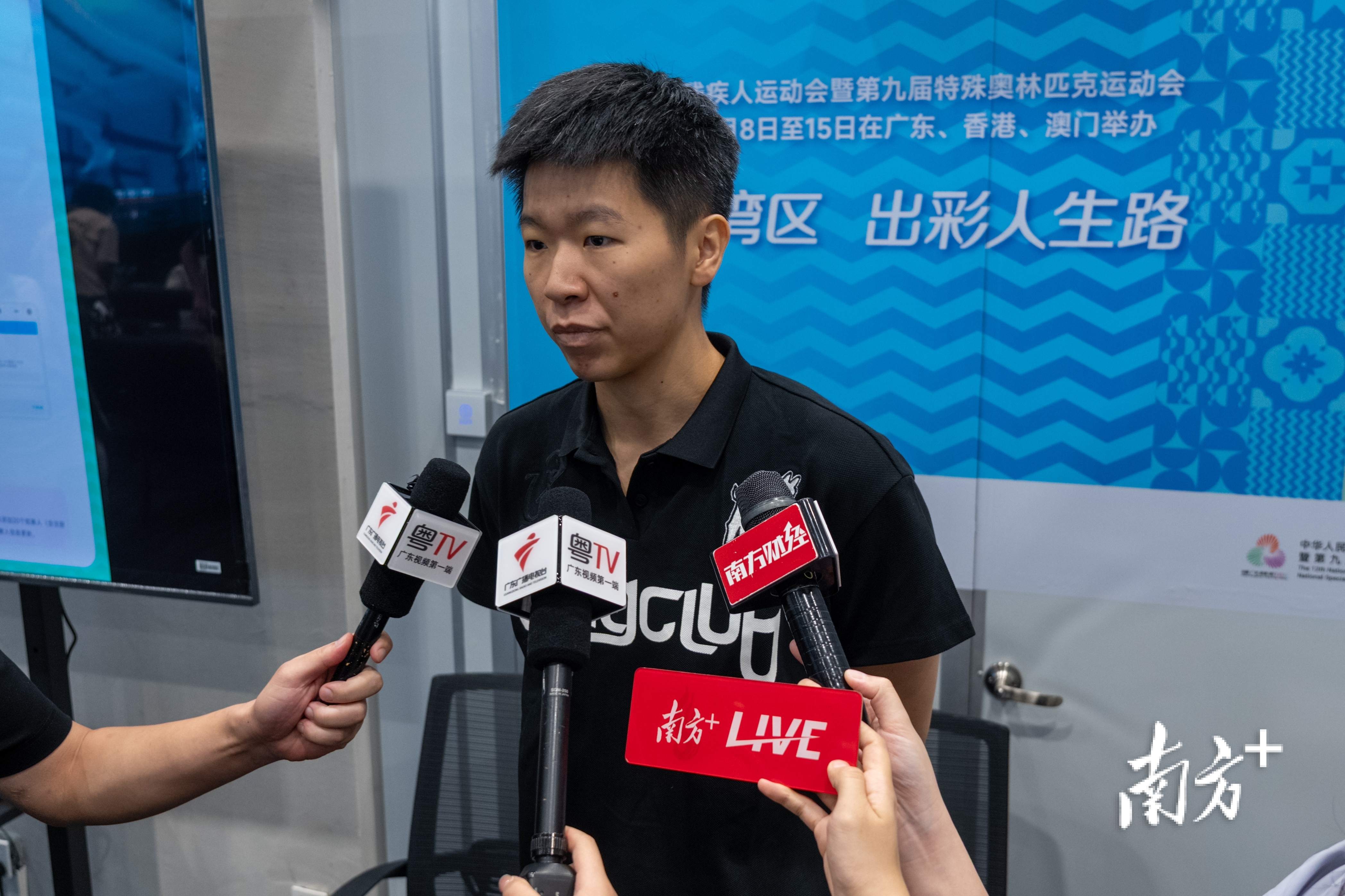 黄思静接受采访。