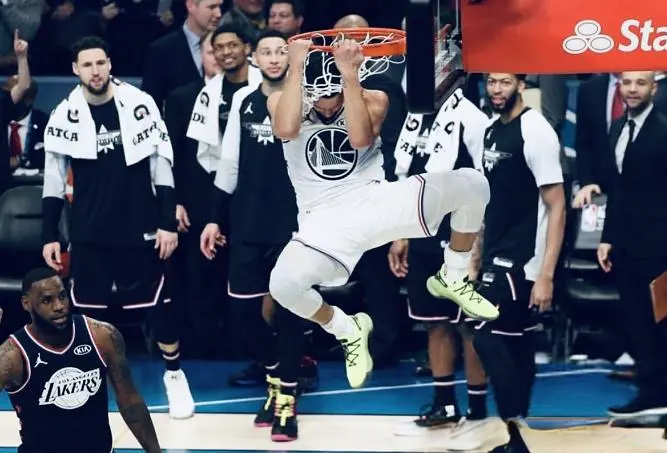 库里扣篮成功引球迷热议！郭艾伦又被针对，能拿CBA扣篮王