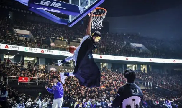 库里扣篮成功引球迷热议！郭艾伦又被针对，能拿CBA扣篮王