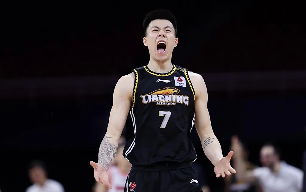 3点原因！张镇麟离开辽篮，杨鸣忽视关键一环，上海凑齐三大前锋