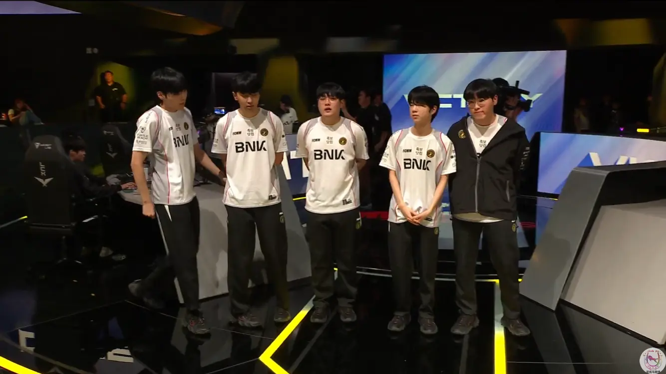 LCK：季后赛黑马？NS对战BFX丢赛点后艰难赢下一小局！