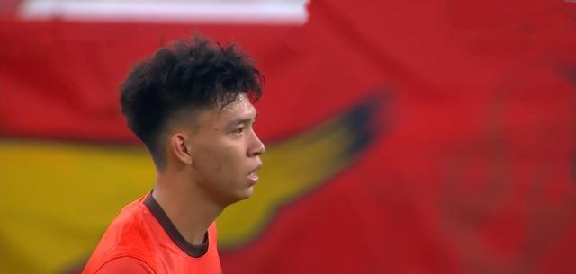 CCTV5+直播，U23国足变阵多进球，弱旅没世界排名 朱鹏宇头球占优