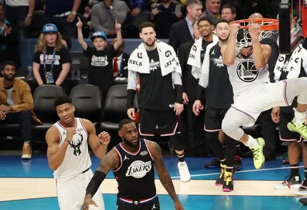 库里扣篮成功引球迷热议！郭艾伦又被针对，能拿CBA扣篮王