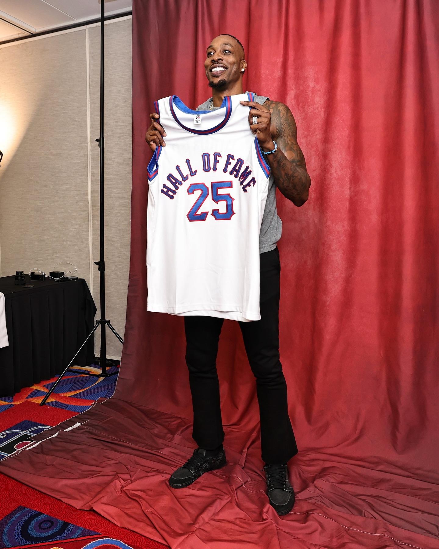 步入名人堂！NBA官方晒出霍华德名人堂仪式前组图