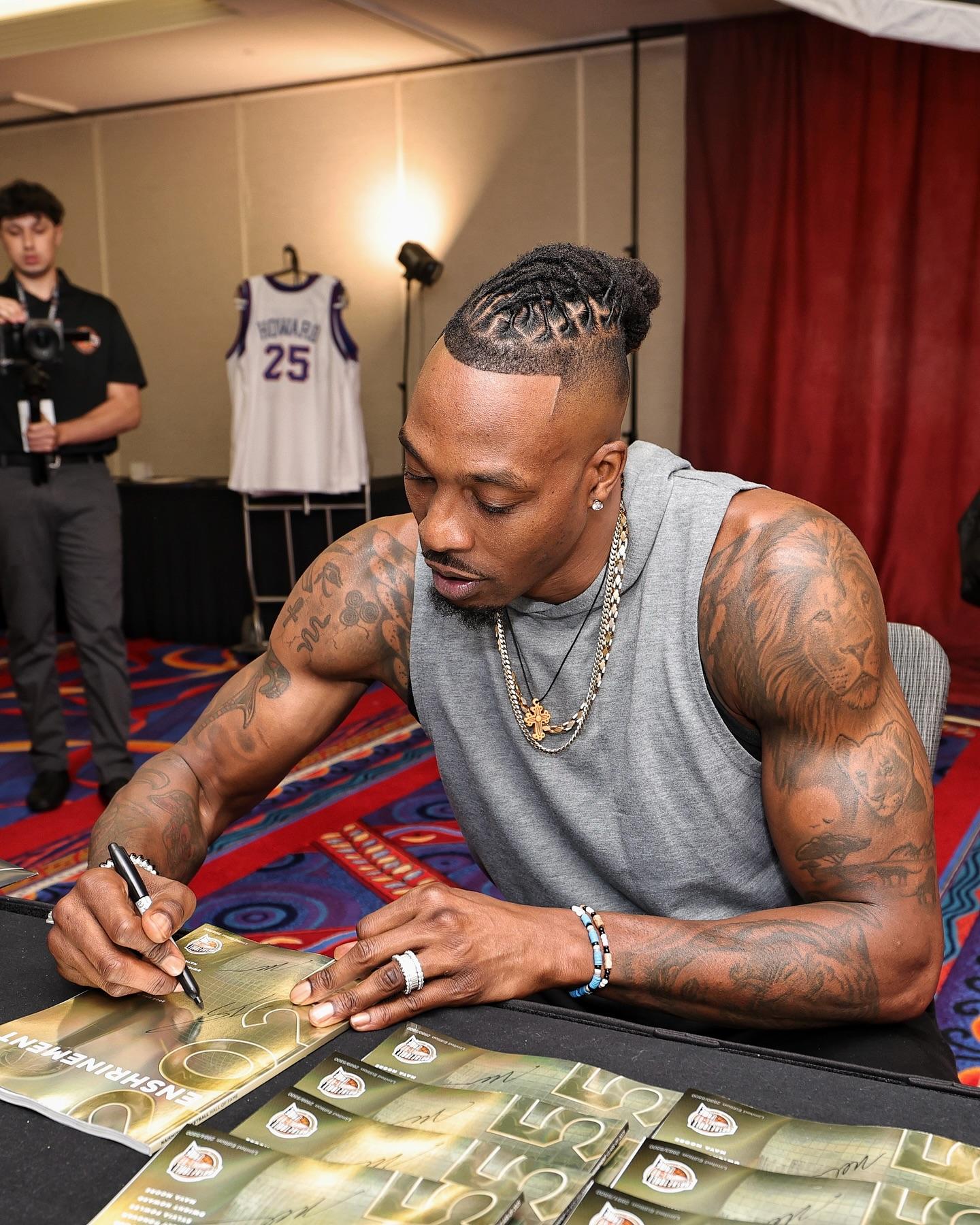 步入名人堂！NBA官方晒出霍华德名人堂仪式前组图