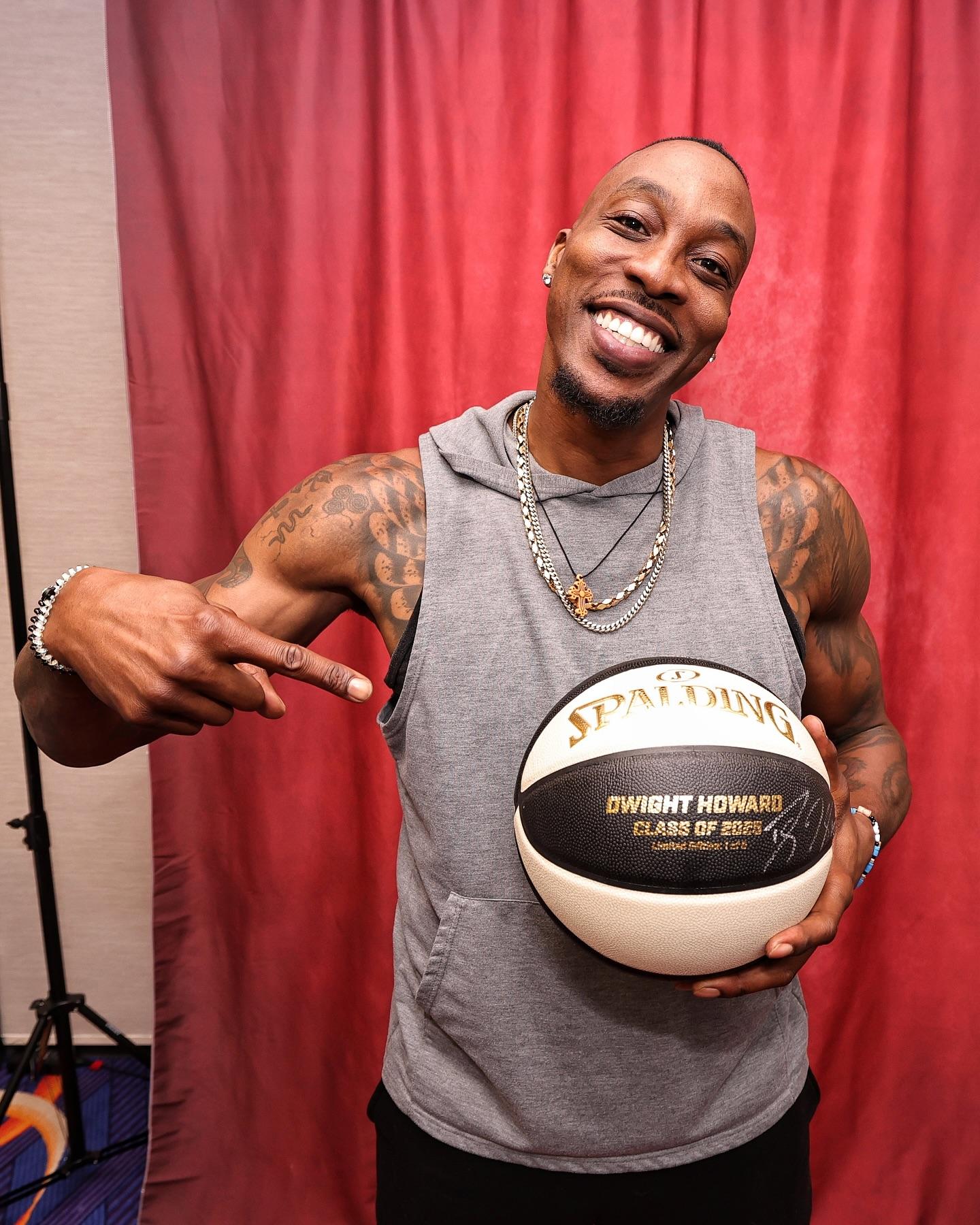 步入名人堂！NBA官方晒出霍华德名人堂仪式前组图