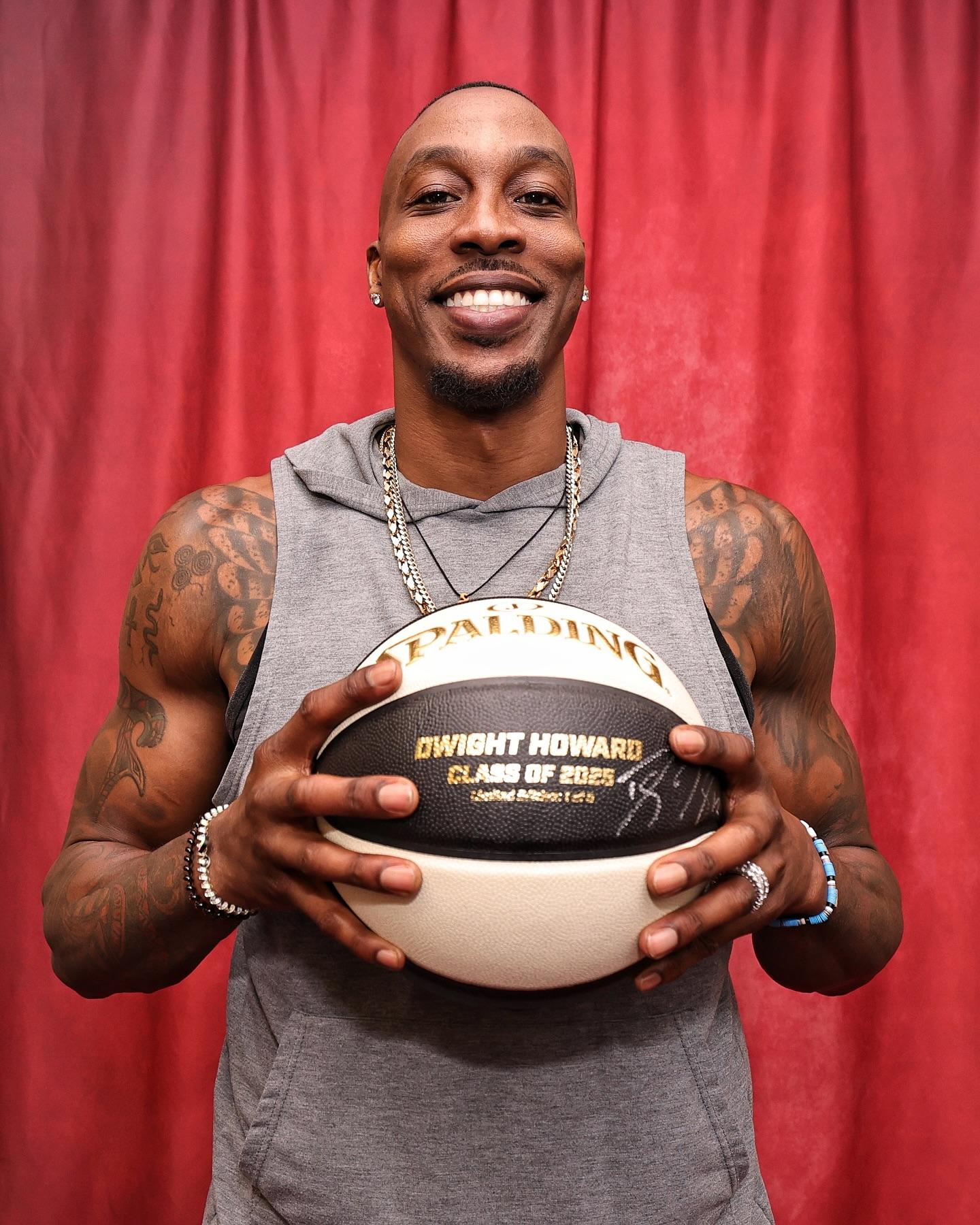 步入名人堂！NBA官方晒出霍华德名人堂仪式前组图