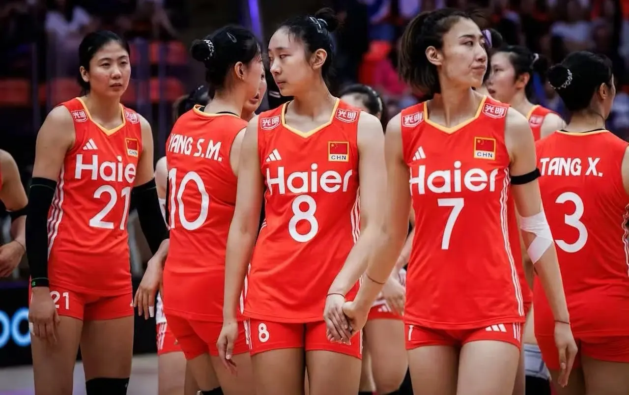 中国女排留洋迎喜讯！顶级俱乐部承认，两人确定加盟，一人洽谈中