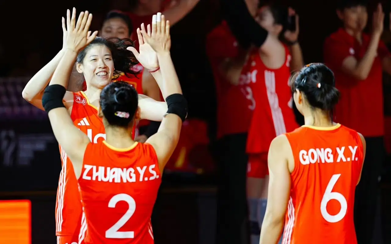 中国女排留洋迎喜讯！顶级俱乐部承认，两人确定加盟，一人洽谈中