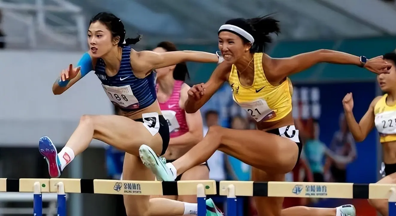 中日女子短跨新星PK张可依13秒57 吴艳妮13秒15被侃依然优势在我