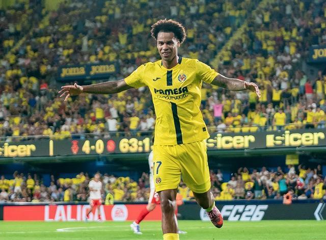 5-0！西甲首帽诞生：26岁飞翼创3大纪录 球迷看愣了 队友祝贺