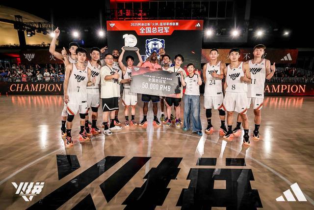 劳动报-NBA球星爱德华兹与国手胡明轩现场助阵，“火拼”篮球草根联赛在沪巅峰对战