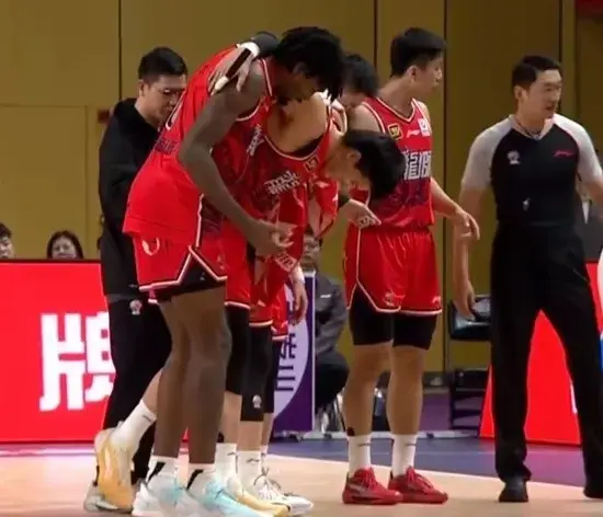 2招险棋！朱八千万转会费引援，焦泊乔大伤隐患，3换1太过冒险！