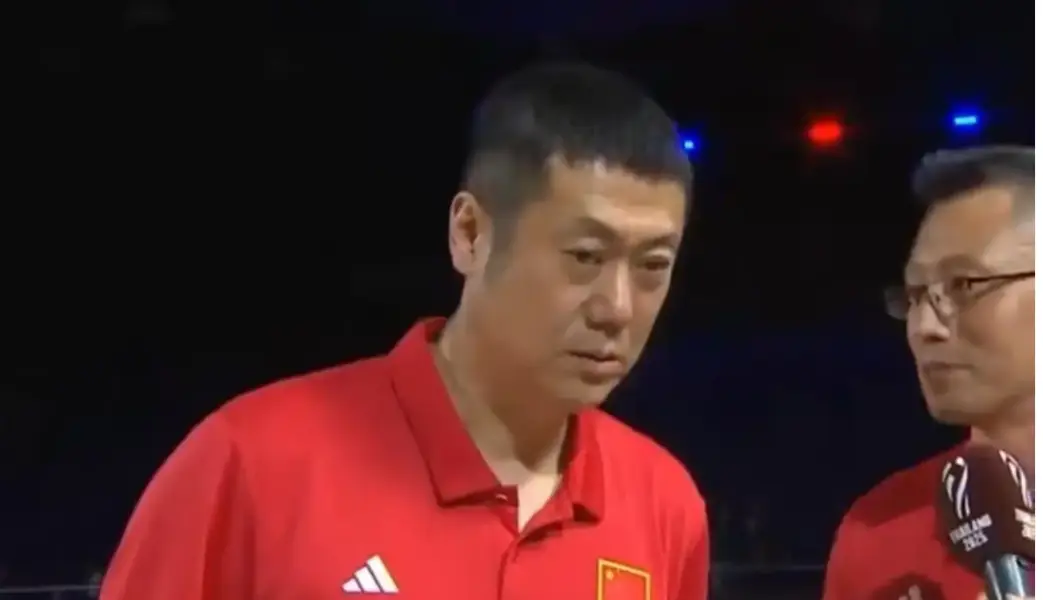赵勇罕见发怒！中国女排赢球仍无缘第一，新队长不满丢局总结原因