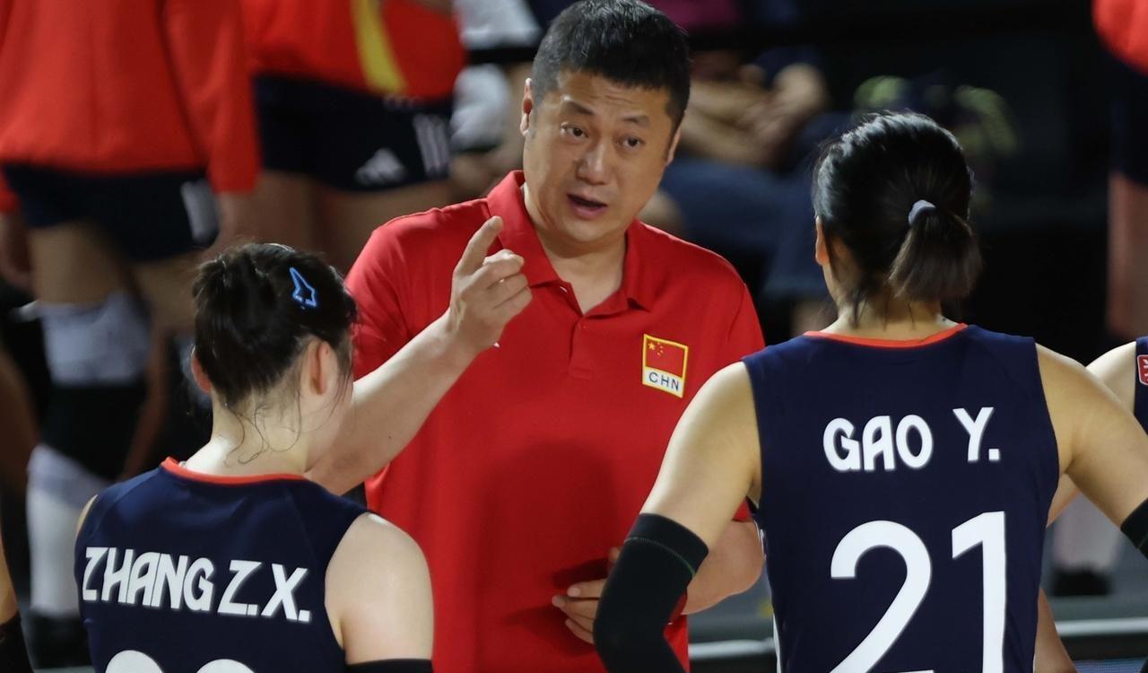 中国女排战胜哥伦比亚原因揭晓!球迷揭开扎心内幕:赵勇早就看穿
