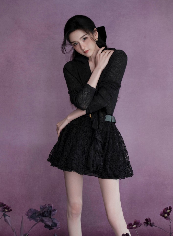 宋祖儿黑裙繁花紫调写真