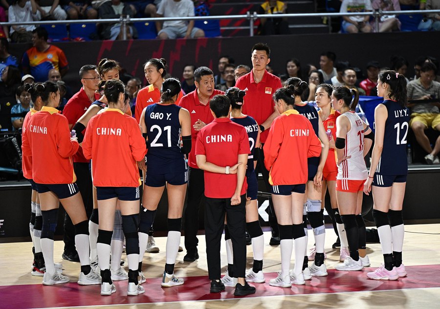 中国女排既有“大腿”又有“奇兵”，两连胜提前晋级16强，赵勇为何并不轻松
