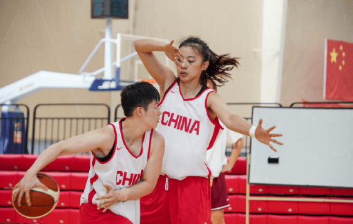中国篮球之队：夏训第一周结束，张子宇因为高反还在适应