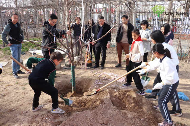 宜信公益再出发，为乡村小学打造梦想运动场与特色课堂