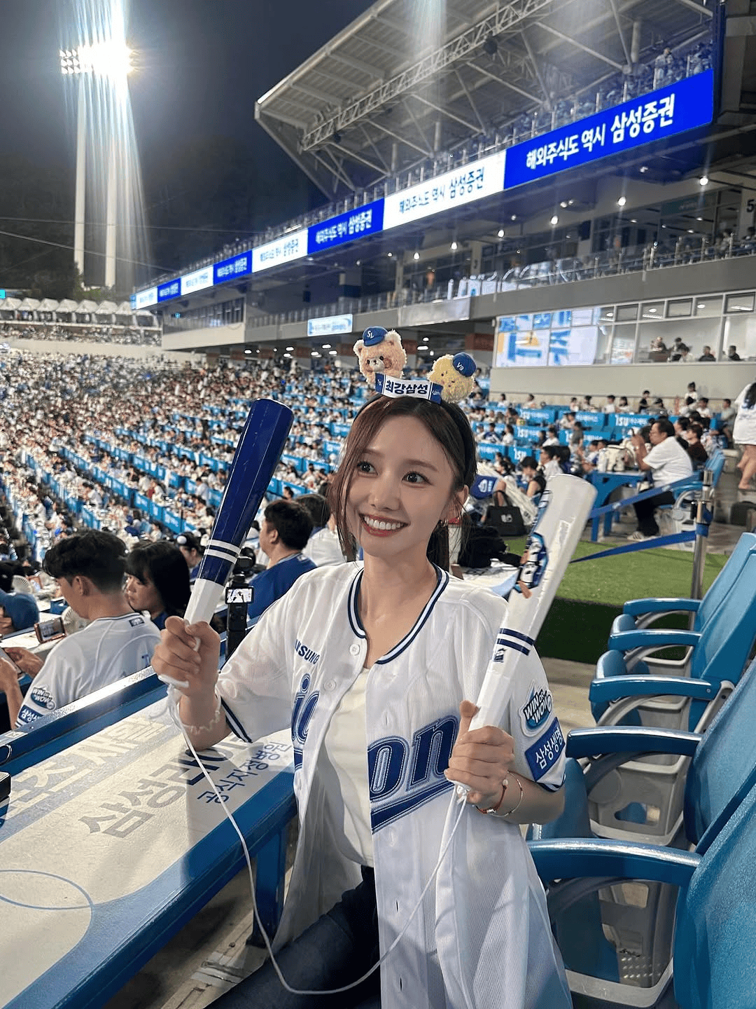 LCK主持尹秀彬晒照：度过了一个如梦般的周末💙