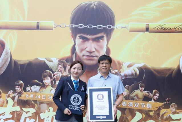300人挥棍破纪录，应天门前震四方，武术还能这么酷？