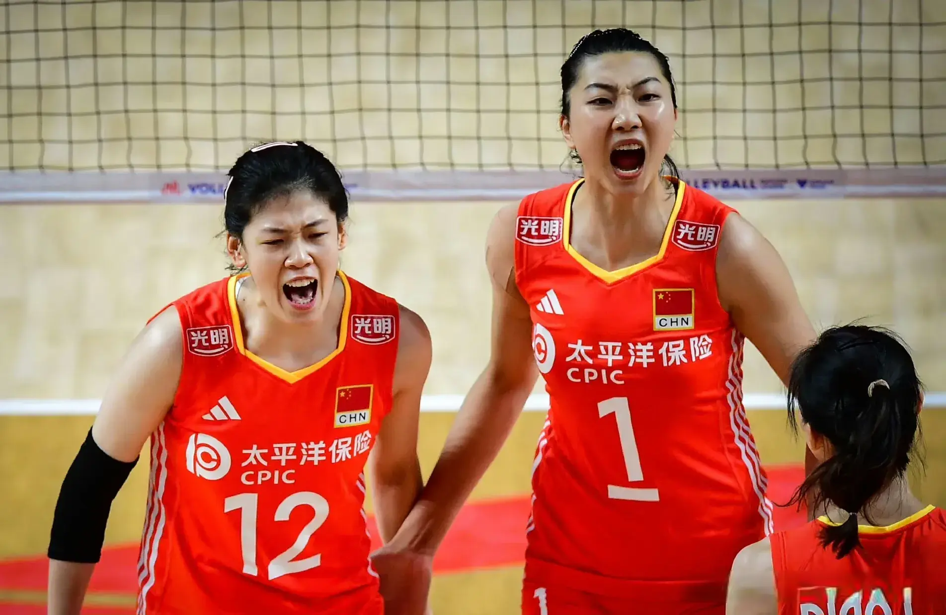 据央视新闻报道，中国女排确定李盈莹绝对核心位置