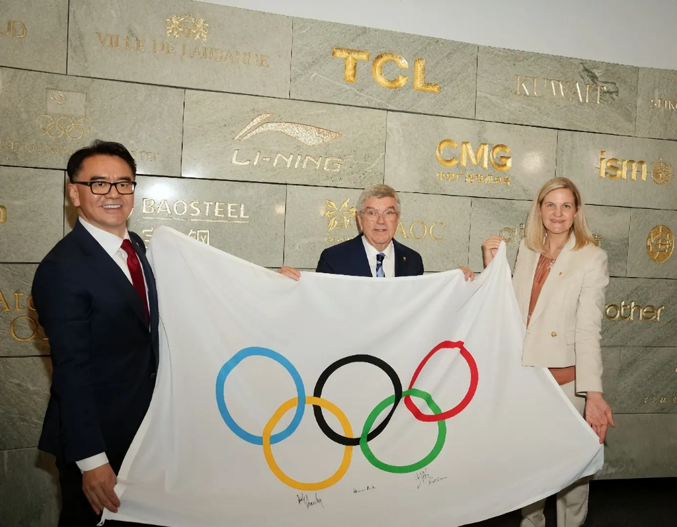 TCL创始人、董事长李东生成为2026米兰冬奥火炬手