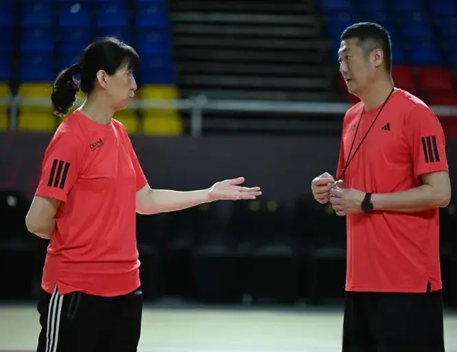 据央视新闻报道，中国女排确定李盈莹绝对核心位置