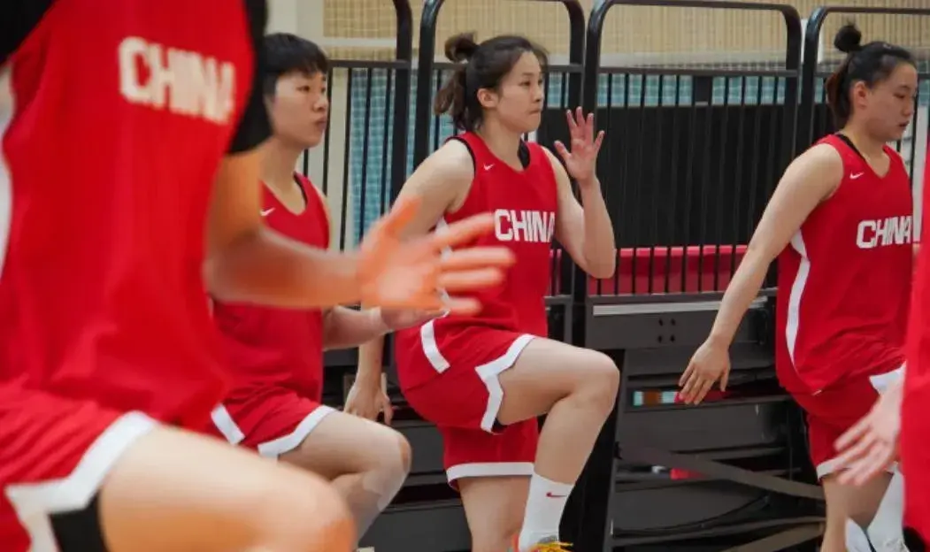 女篮集训总结，2名球缺1周，张子宇高原反应大，特设6点特殊方案