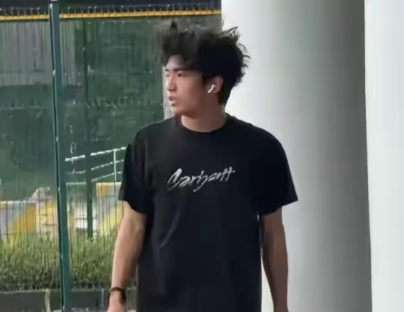 谢霆锋带 18 岁 Lucas 迪拜度假：父子像兄弟，这些细节太暖了
