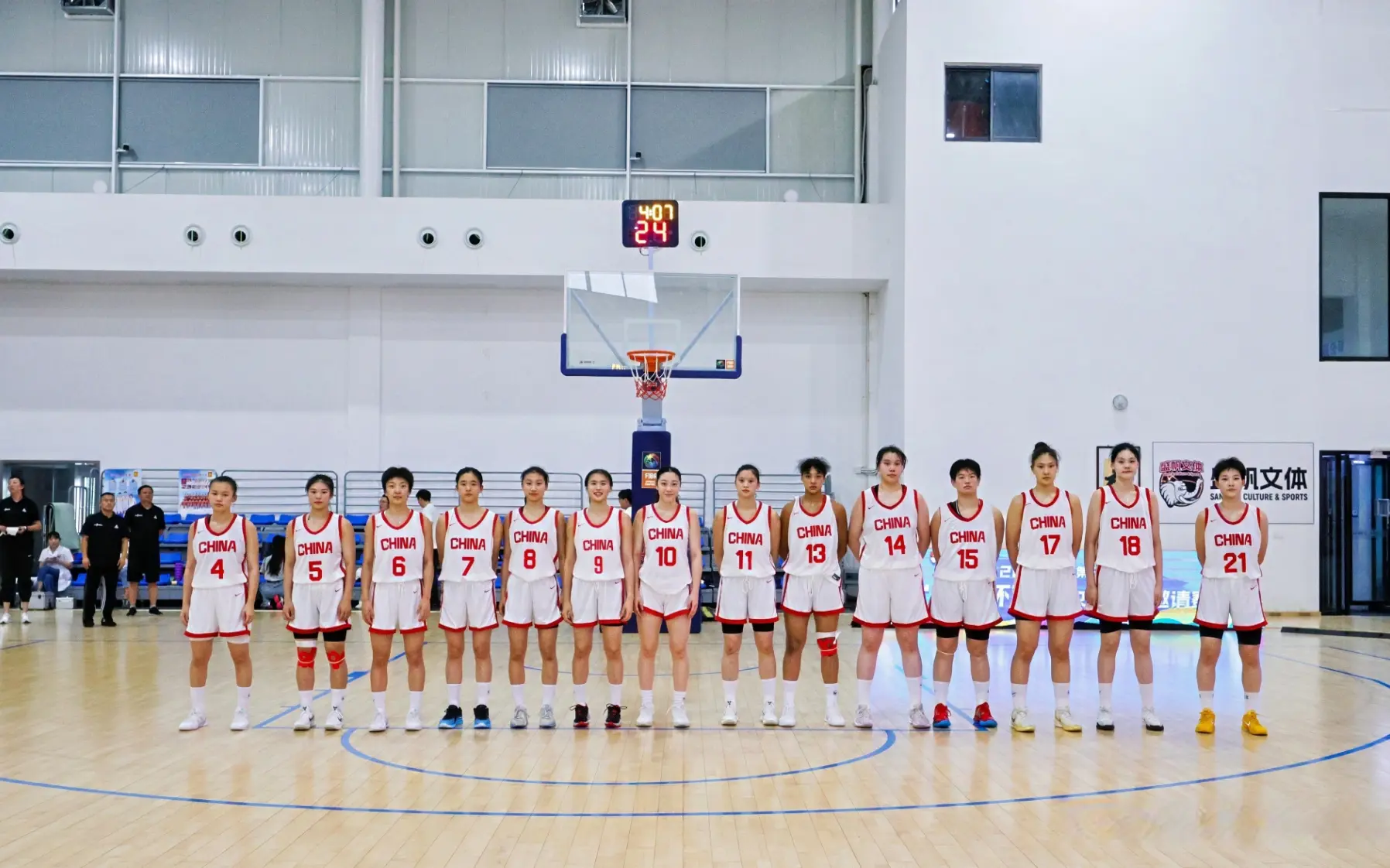 太猛了！中国女篮小将狂赢102分，7人得分上双，下一轮要打硬仗了