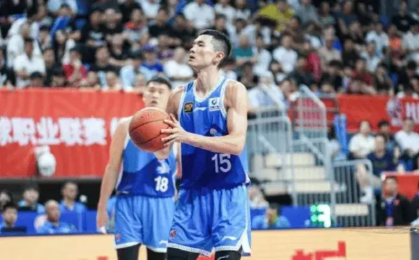山东男篮签下陈林坚，转会费应该不少，从能力上来看非常符合需求