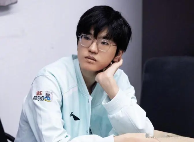 LOL：杰杰加入FPX首秀不敌BLG战队，离队内幕被曝光，IG管理层想让杰杰转型