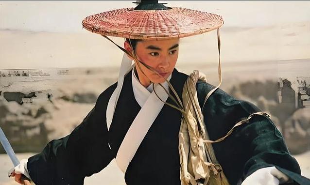 71岁林青霞生图曝光，气质优雅不输当年，秘密藏在心态里？