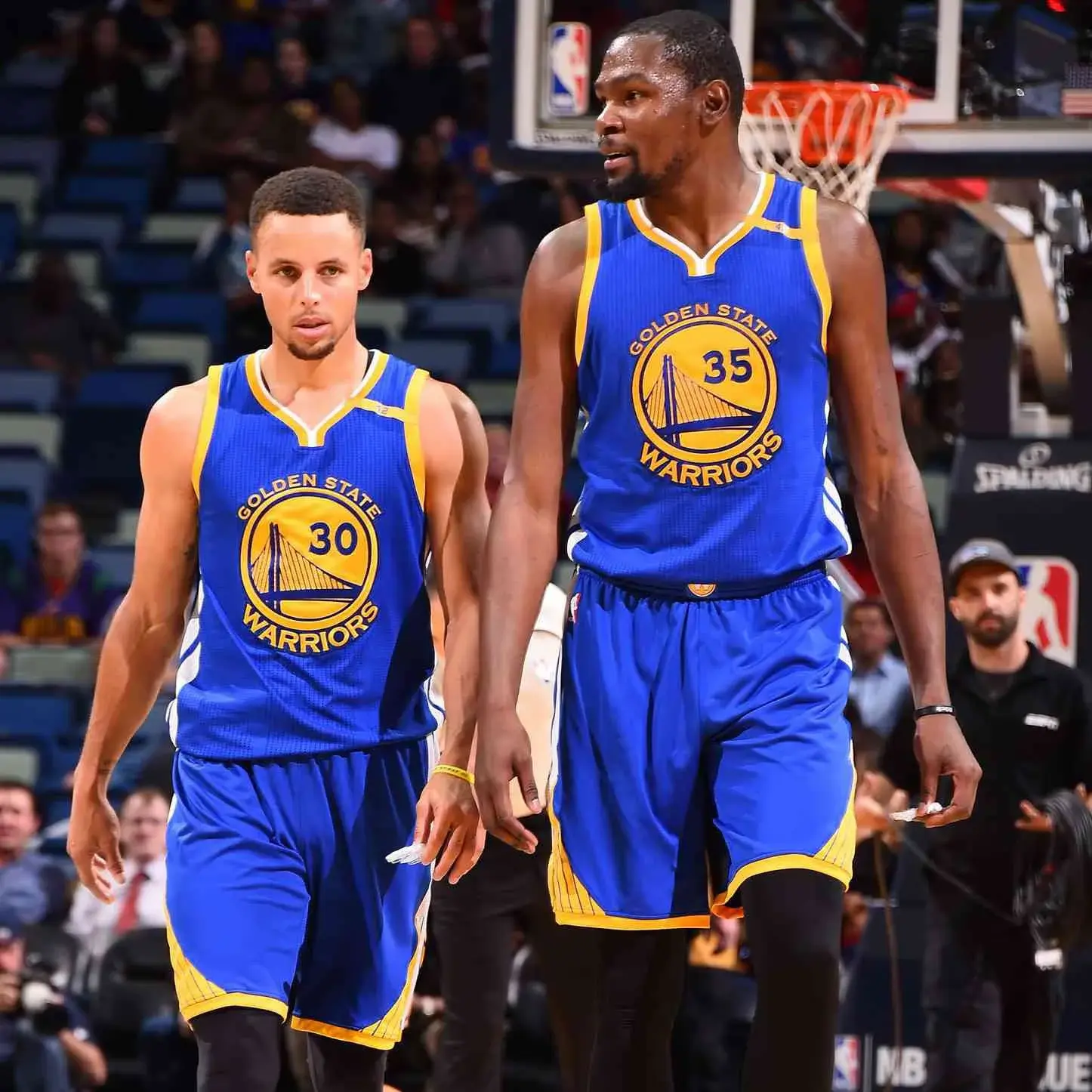 杜兰特真怒了，要将FMVP送回湾区，讨厌球迷耿耿于怀