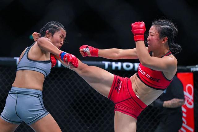 昆明“格斗女中医”石铭完成UFC首秀