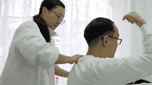 昆明“格斗女中医”石铭完成UFC首秀