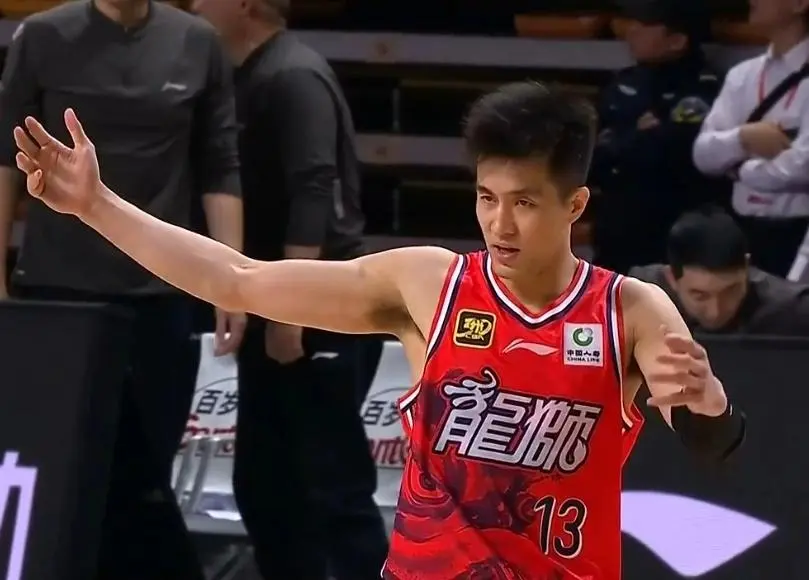 辽宁昔日双子星：赵继伟4年顶薪留队 郭艾伦执行广州顶薪迎第16赛季