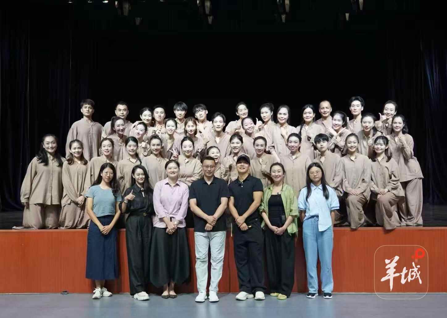 �ഴ����Ļ���㶫45��Ⱥ�������赸�ഴ�Ǹ��١���硱