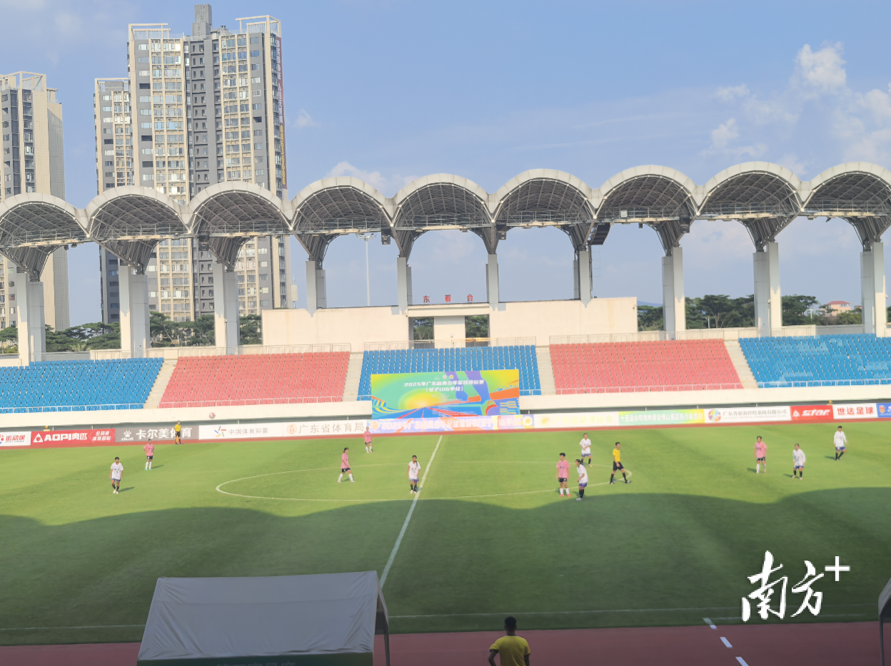 女足U16组锦标赛在高明开哨，梅州队5：0获胜