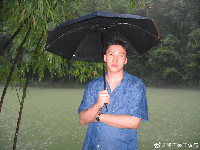 王俊杰更新社媒晒照分享日常瞬间：关于收假前
