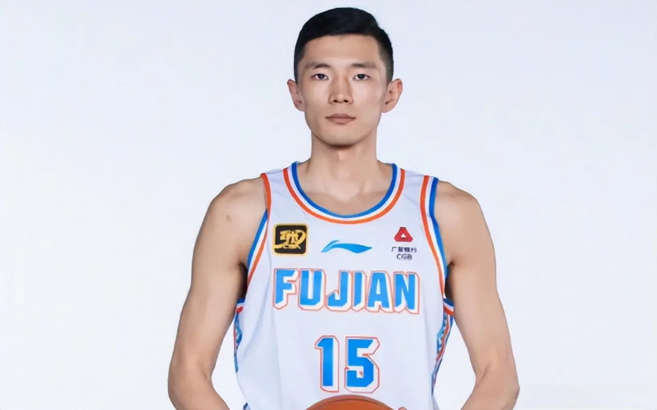 上午10点！山东男篮迎喜讯，3人后又有2人驰援，邱彪冲8强添砝码