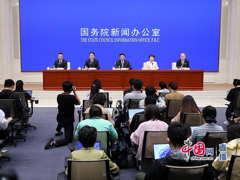 商务部：将进一步完善相关保税监管制度，便利人员往来和促进入境消费