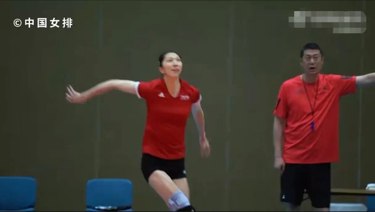 中国女排发布训练照！吴梦洁无大碍，唐欣弹跳出色，首败将战巴西
