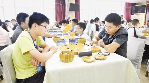 塞外小城围棋热 黑白对弈引客来