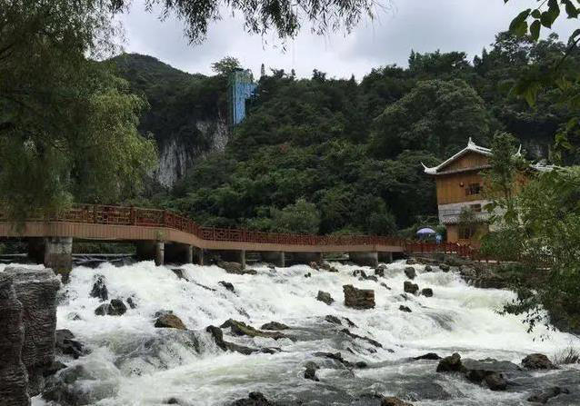 海底冒出300年古村，戏台牌坊完好无损，真有龙王？