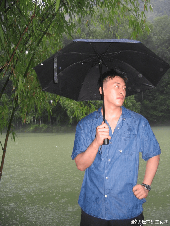 王俊杰更新社媒晒照分享日常瞬间：关于收假前