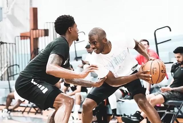 NBA快船队球星哈登36岁生日祝愿：希望全队健康&新赛季努力奔赴！